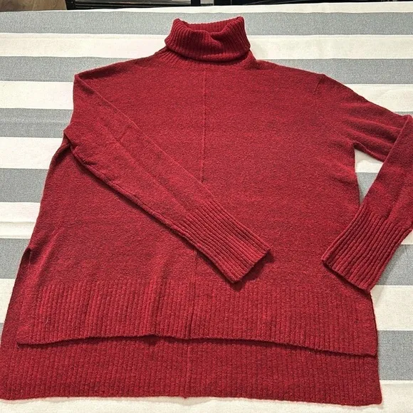 Athleta Womens Turtleneck Sweater High Low Loose Fit Boxy Burgundy Size M Wool