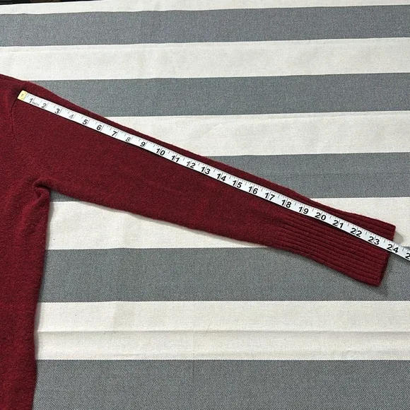 Athleta Womens Turtleneck Sweater High Low Loose Fit Boxy Burgundy Size M Wool