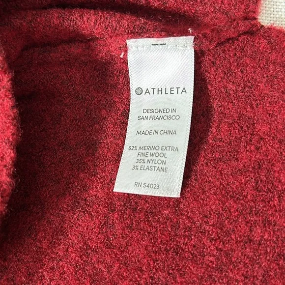 Athleta Womens Turtleneck Sweater High Low Loose Fit Boxy Burgundy Size M Wool