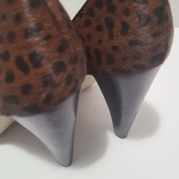 Banana Republic Spotted Leopard Print Heels‎ Size 7.5 fits more like a 7
