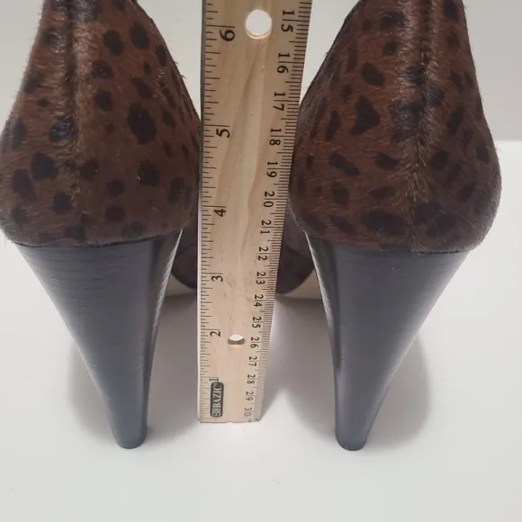 Banana Republic Spotted Leopard Print Heels‎ Size 7.5 fits more like a 7