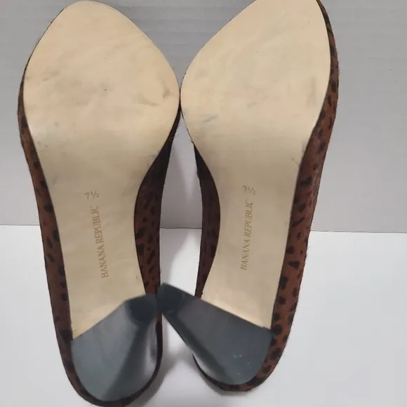 Banana Republic Spotted Leopard Print Heels‎ Size 7.5 fits more like a 7