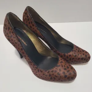 Banana Republic Spotted Leopard Print Heels‎ Size 7.5 fits more like a 7