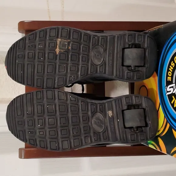 Boy's Black Heelys Force Skate Shoe 6