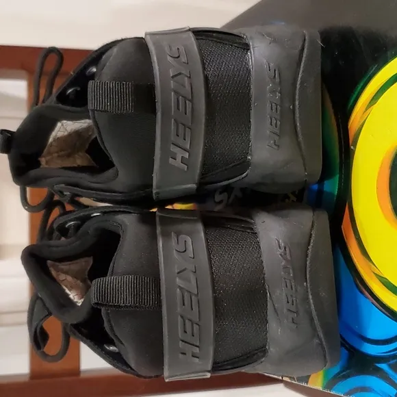 Boy's Black Heelys Force Skate Shoe 6