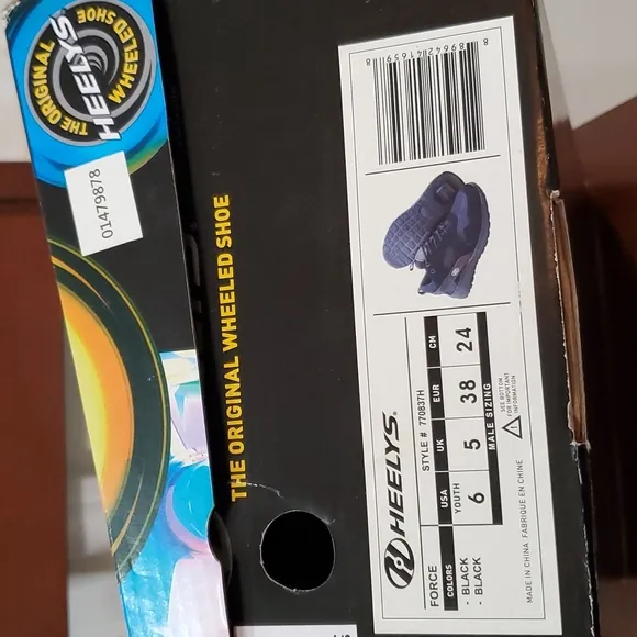 Boy's Black Heelys Force Skate Shoe 6