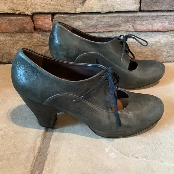 Coclico sz 36.5 mary jane style dark green leather heels