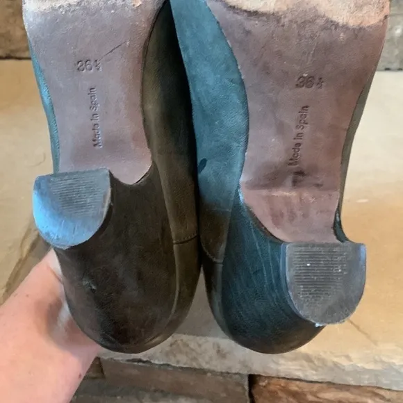 Coclico sz 36.5 mary jane style dark green leather heels