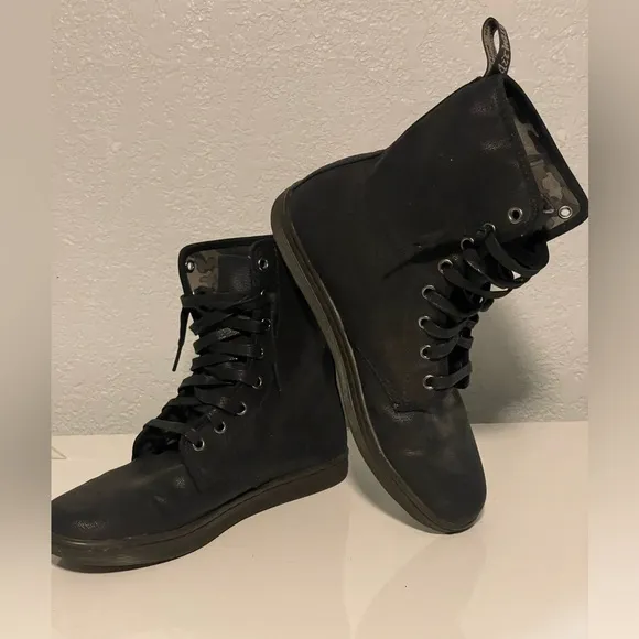 Dr. Martens Men’s Black Airwair Boots Size 8