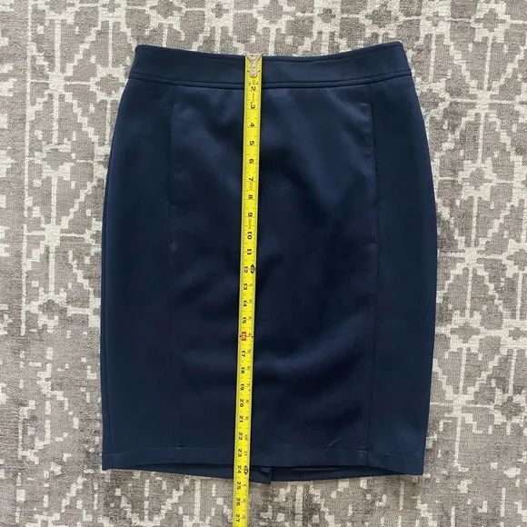 EUC Ann Taylor Loft 8 navy pencil skirt, pockets, faux suede, lined, back slit