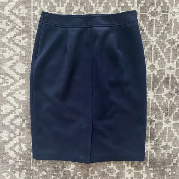 EUC Ann Taylor Loft 8 navy pencil skirt, pockets, faux suede, lined, back slit