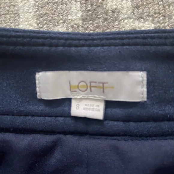 EUC Ann Taylor Loft 8 navy pencil skirt, pockets, faux suede, lined, back slit
