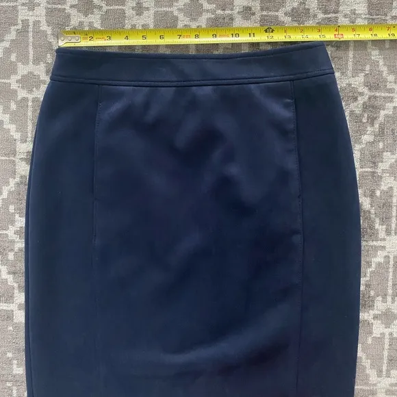 EUC Ann Taylor Loft 8 navy pencil skirt, pockets, faux suede, lined, back slit
