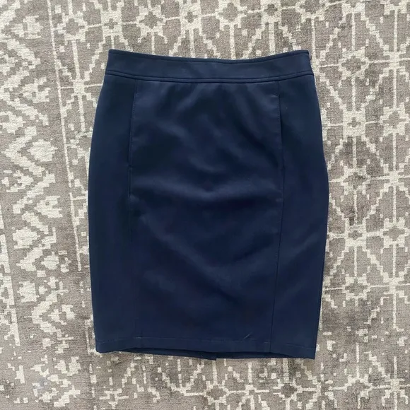 EUC Ann Taylor Loft 8 navy pencil skirt, pockets, faux suede, lined, back slit