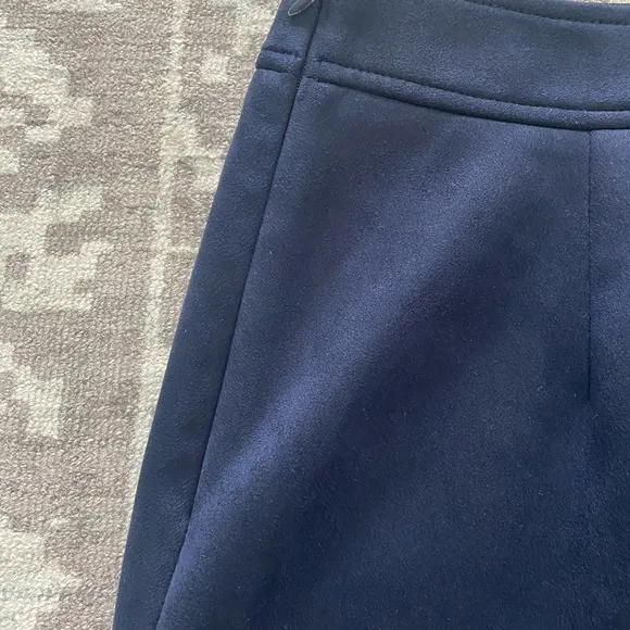 EUC Ann Taylor Loft 8 navy pencil skirt, pockets, faux suede, lined, back slit