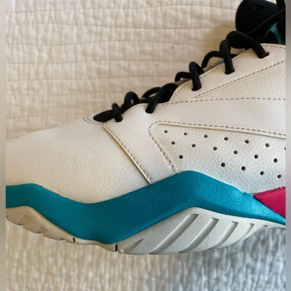 EUC Jordan Lift Off South Beach “White Turbo Green” (AR4430 105) Size 9.5