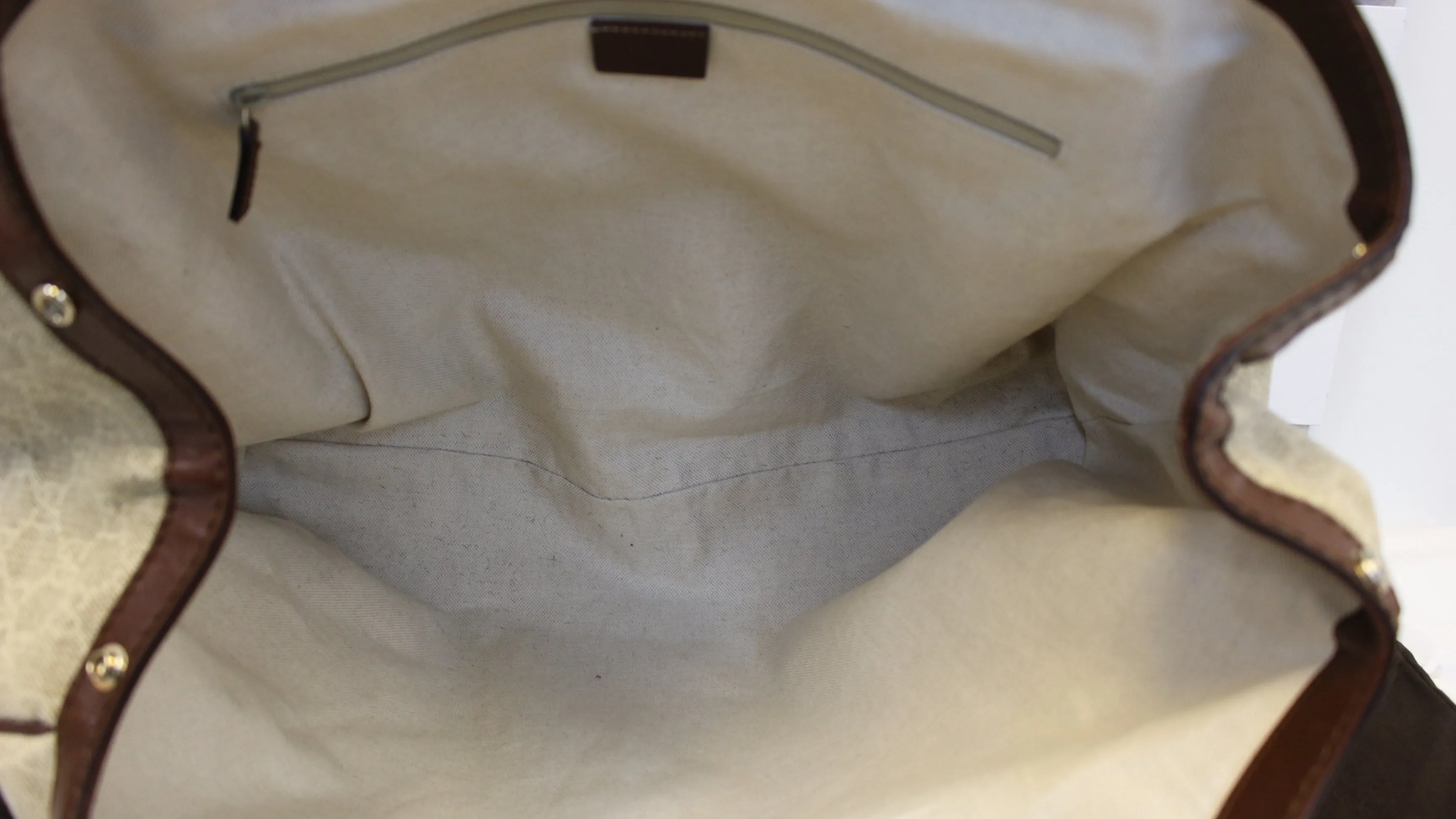 GUCCI Sukey GG Canvas Medium Tote Bag