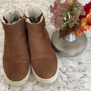 J slide fur lined boots