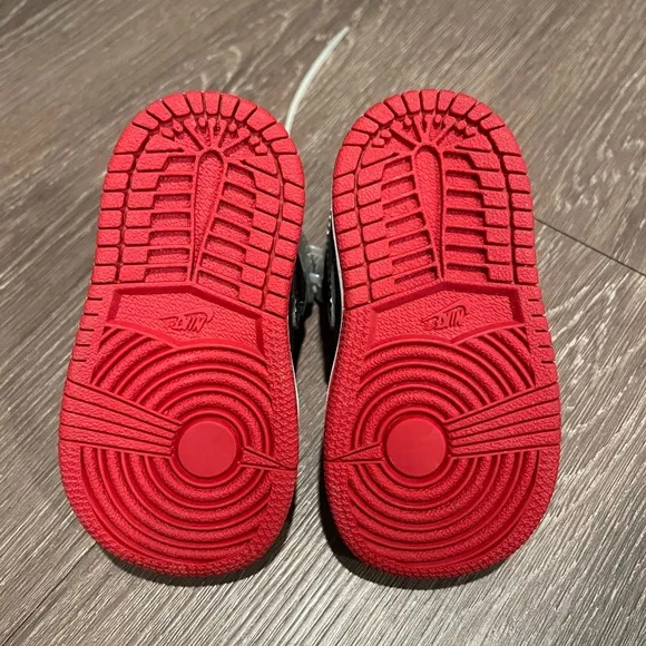 Jordan 1 Mid Johnny Kilroy