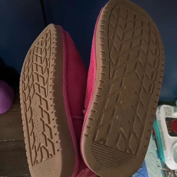Koolaburra by UGG pink boots big girl size 3. Used but still ok condition.
