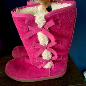 Koolaburra by UGG pink boots big girl size 3. Used but still ok condition.