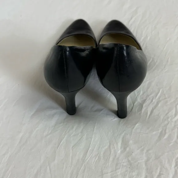 Lauren Ralph Lauren Black Leather Almond Toe Heels Size 8 Classic Designer Retro