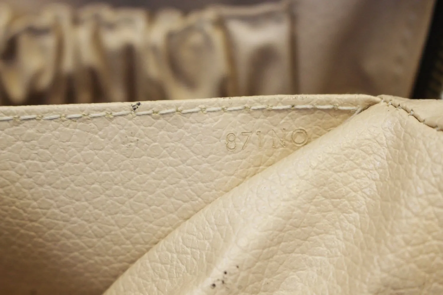 LOUIS VUITTON Monogram Canvas Trousse Toilette 28 Clutch