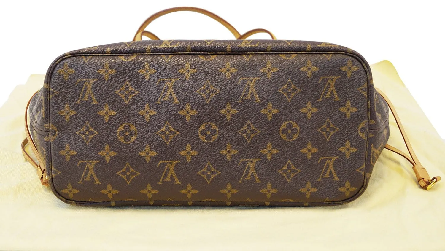 LOUIS VUITTON Monogram Neverfull MM Shoulder Bag