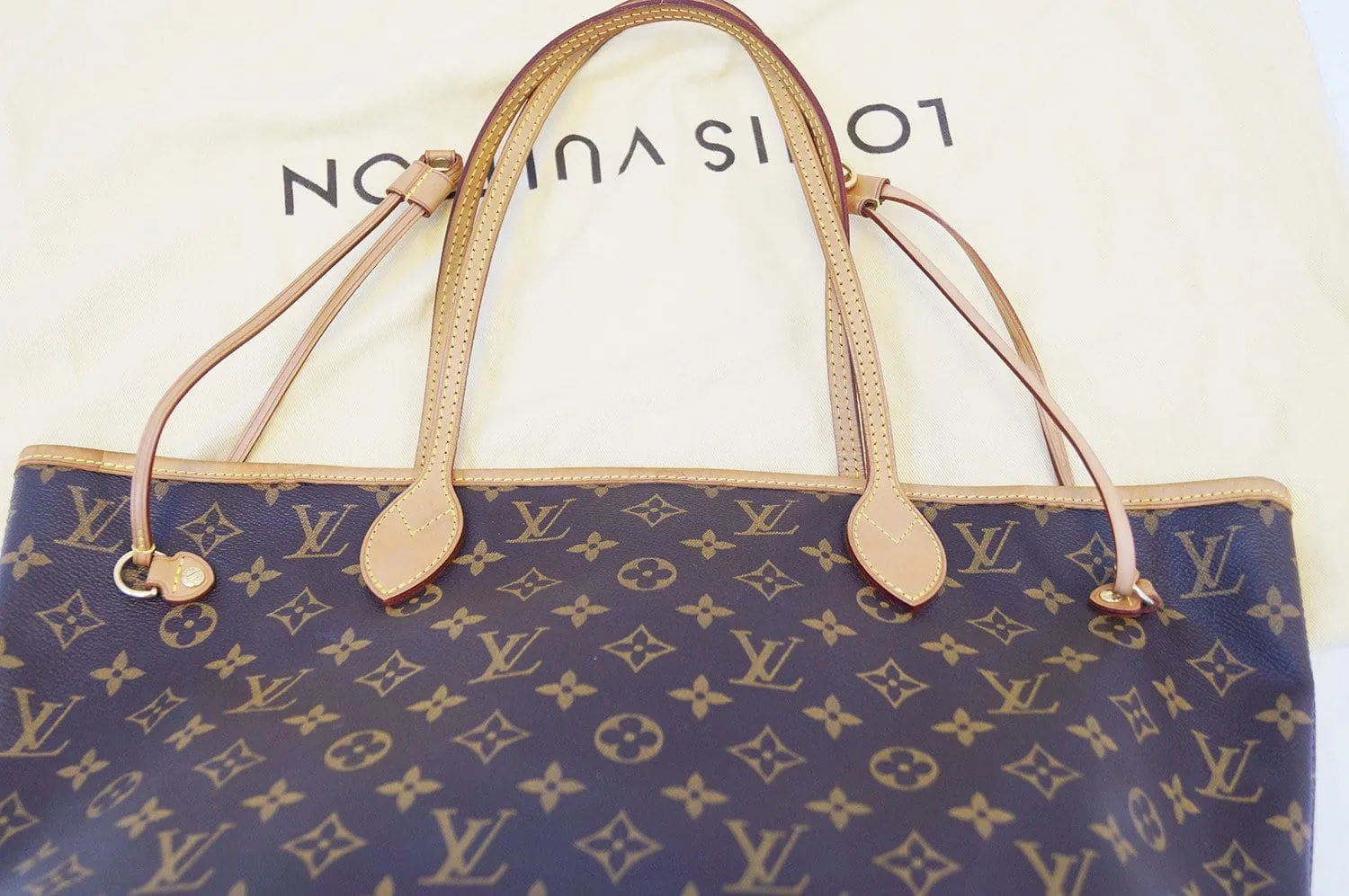 LOUIS VUITTON Monogram Neverfull MM Shoulder Bag