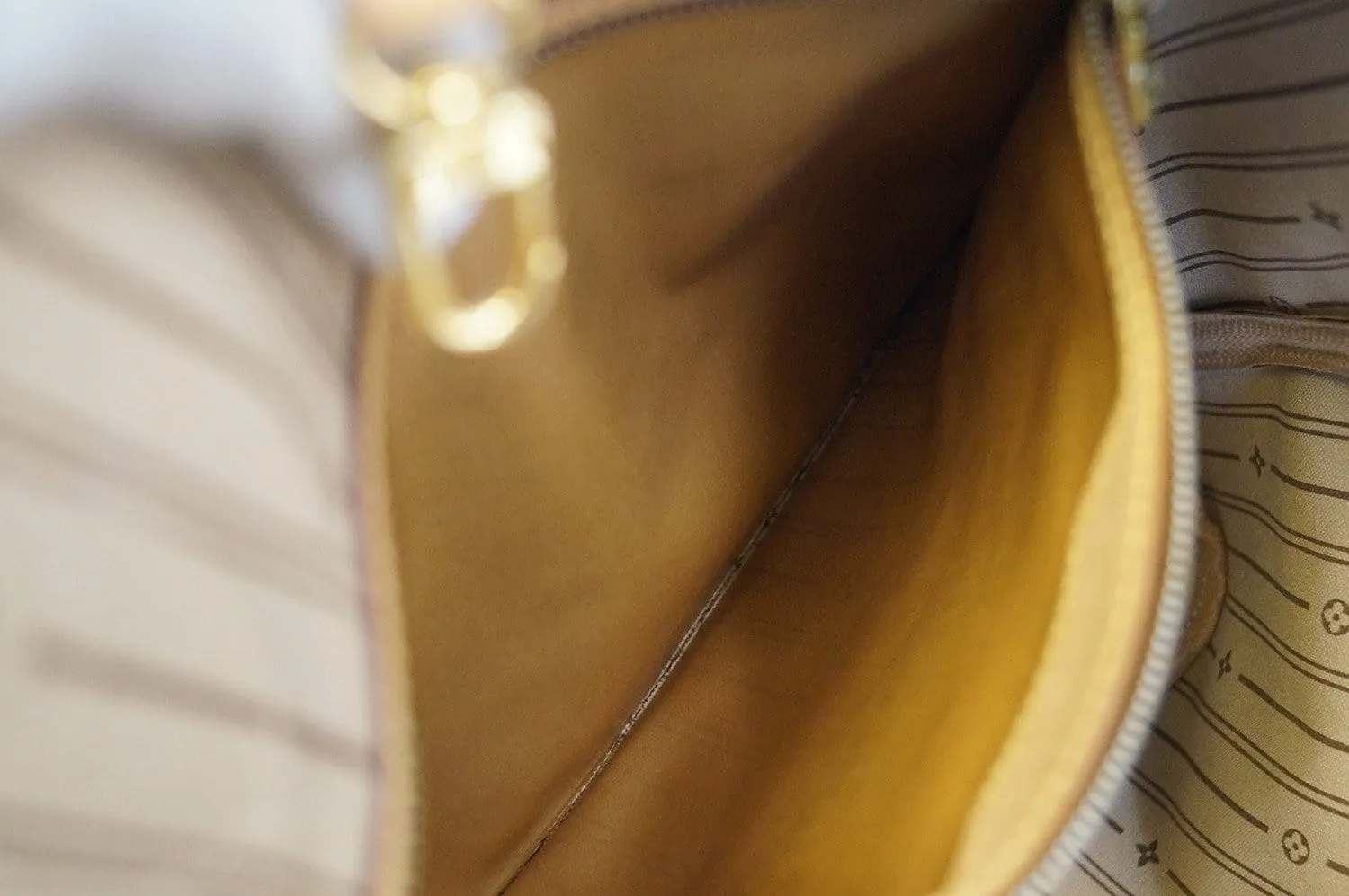 LOUIS VUITTON Monogram Neverfull MM Shoulder Bag