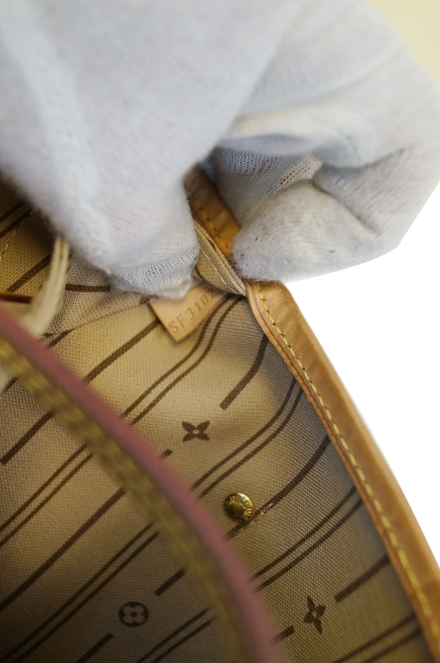 LOUIS VUITTON Monogram Neverfull MM Shoulder Bag