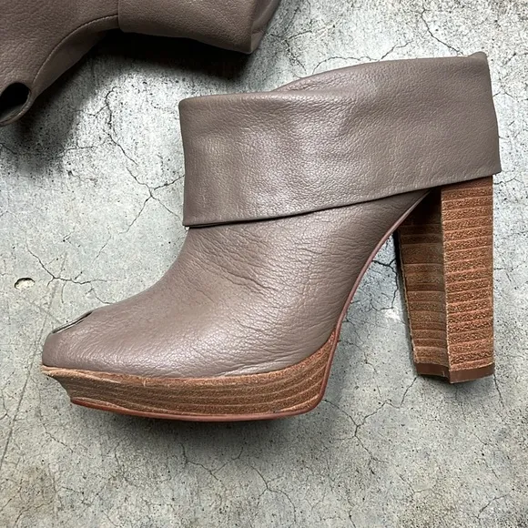 Mea Shadow taupe beige heels