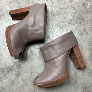 Mea Shadow taupe beige heels