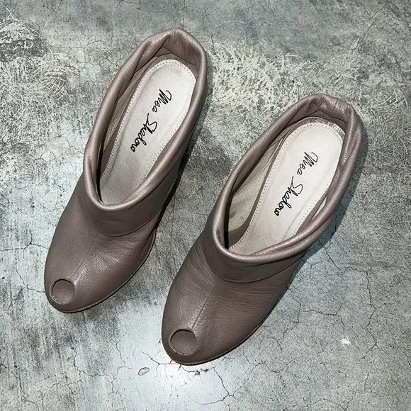 Mea Shadow taupe beige heels