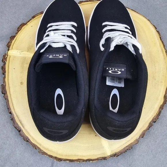 Men's new Oakley jet black canvas flyer sneakers...