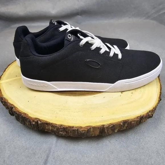 Men's new Oakley jet black canvas flyer sneakers...