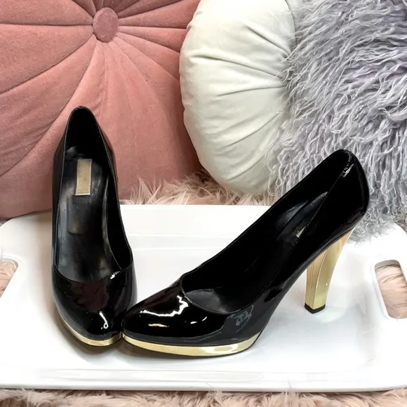 MICHAEL KORRS HEELS