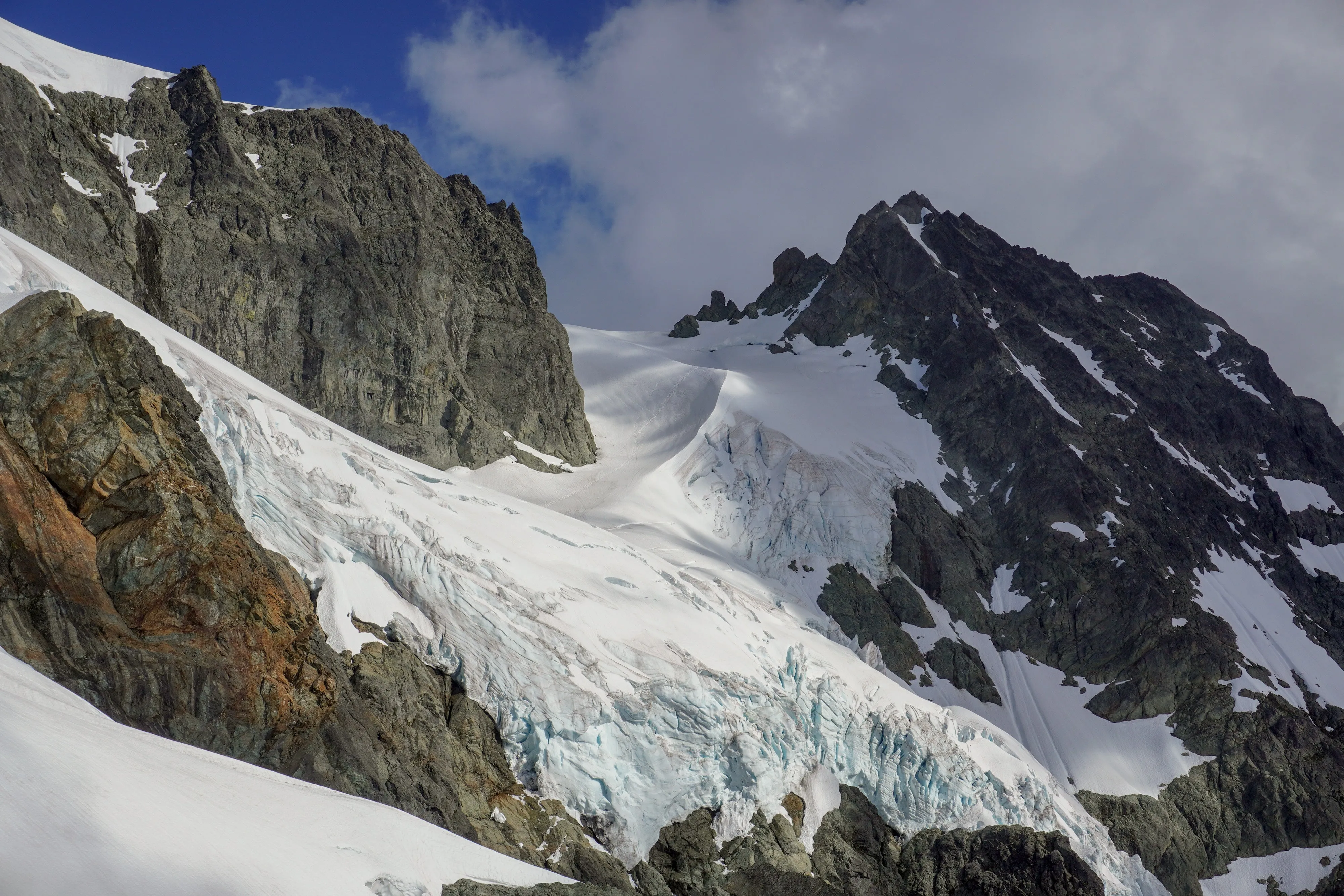 Mt Shuksan Fisher Chimneys
