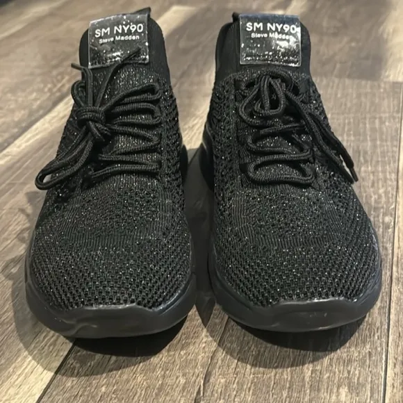 New authentic Steve Madden signature black glitter sneakers sz girls 5 display
