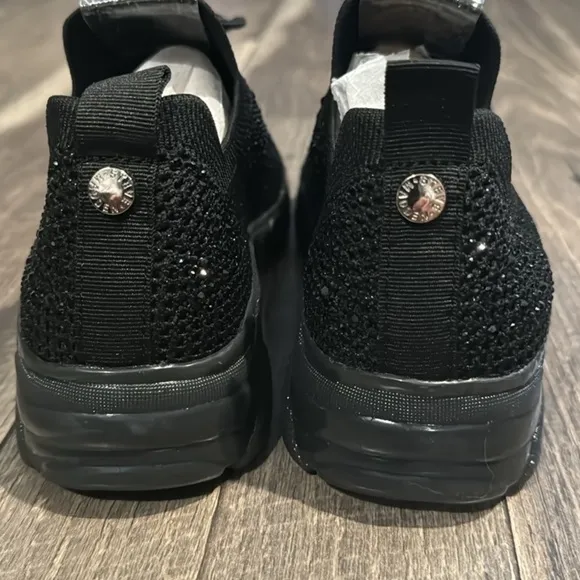 New authentic Steve Madden signature black glitter sneakers sz girls 5 display