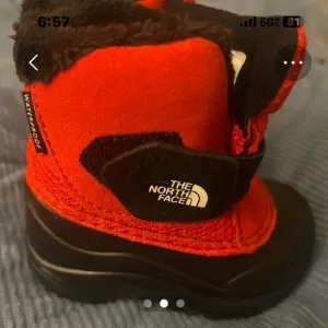 New North Face Boots SZ 5c Red &amp; Black