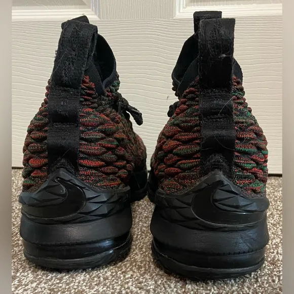 Nike LeBron 15 XV Youth Size 7Y Sneakers Shoes BHM Black Green Red 943762 900