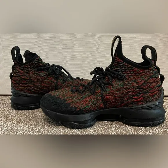 Nike LeBron 15 XV Youth Size 7Y Sneakers Shoes BHM Black Green Red 943762 900