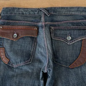 NWT Vintage Blue Cult Sacred Blue Leather Trim Jeans, Size 28; 34&quot; Inseam