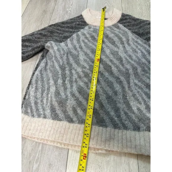 Parker wool and alpaca zebra print pullover sweater crew neck fall warm size m