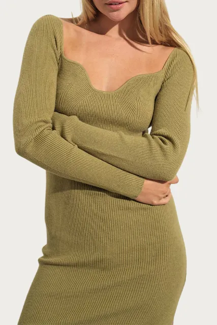 RIBBED-KNIT SWEETHEART-NECK MIDI DRESS