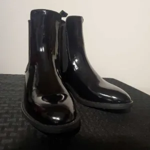 Smokey Mountain Black Patent Boots 2