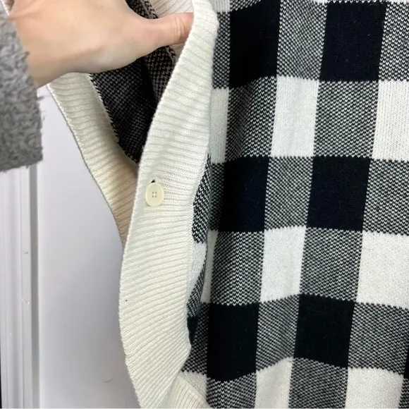 Talbots Black &amp; Ivory Buffalo Plaid Checked Wool Poncho Sweater sz large