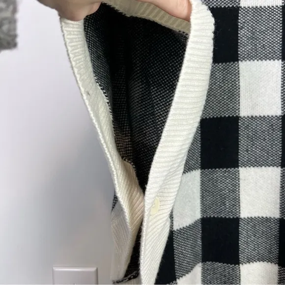 Talbots Black &amp; Ivory Buffalo Plaid Checked Wool Poncho Sweater sz large