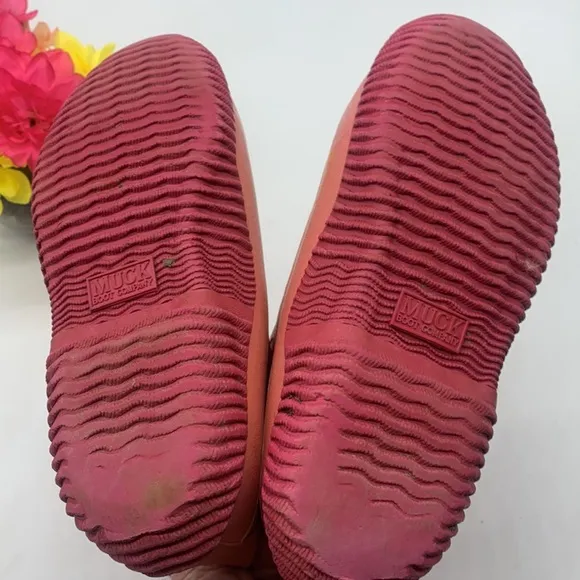 The Muck Boot Company Pink Red Heart Patterned Waterproof Boots Size 5. WRB3031A